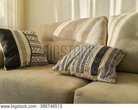 Minimal Style Living Room