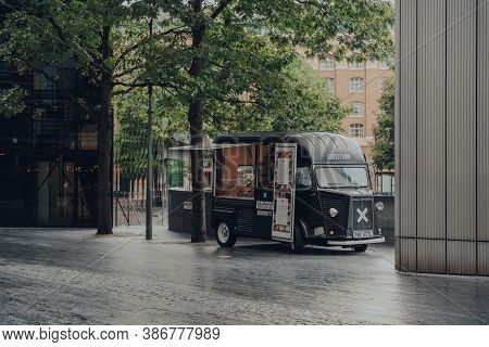 London, Uk - August 24th, 2020: Crosstown Doughnuts Food Truck On More London Riverside, London Brid