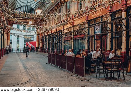 London, Uk - August 24th, 2020: People At The Lamb Tavern Pub Tables Inside Leadenhall Market Arcade