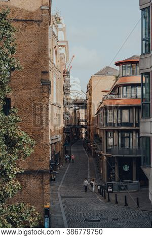 London, Uk - August 25, 2020: High Angle View Of People Walking On Shad Thames, A Historic Riverside