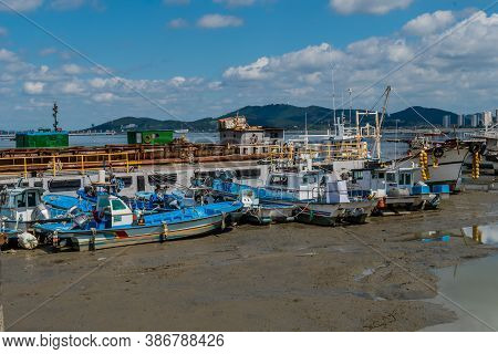 Seosan, South Korea; September 13, 2020: For Editorial Use Only. Fishing Boats Stuck On Tidal Flats 