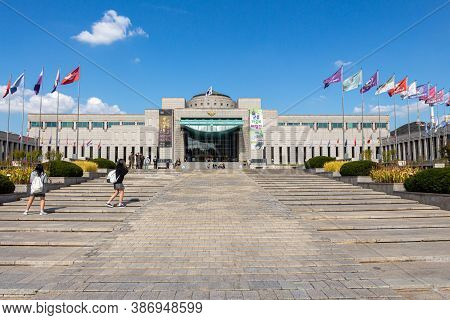 Seoul, South Korea - October 19th 2017: The Steps At The Entrance At The War Memorial Of Korea Museu