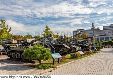 Seoul, South Korea - October 19th 2017: A Row Of Tanks At The War Memorial Of Korea Museum, Yongsan-