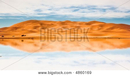 Çöl Dunes ve göl