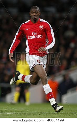 LONDÝN, ANGLIE. 31/03/2010. Hráč Arsenalu Abou Diaby v akci během Ligy mistrů UEFA q