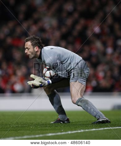 ลอนดอน ประเทศอังกฤษ 31/03/2010 อาร์เซนอลผู้รักษาประตู Manuel Almunia ในการดำเนินการระหว่างแชมป์ยูฟ่า