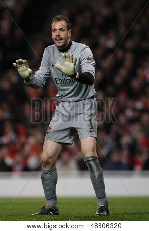 ลอนดอน ประเทศอังกฤษ 31/03/2010 อาร์เซนอลผู้รักษาประตู Manuel Almunia ในการดำเนินการระหว่างแชมป์ยูฟ่า