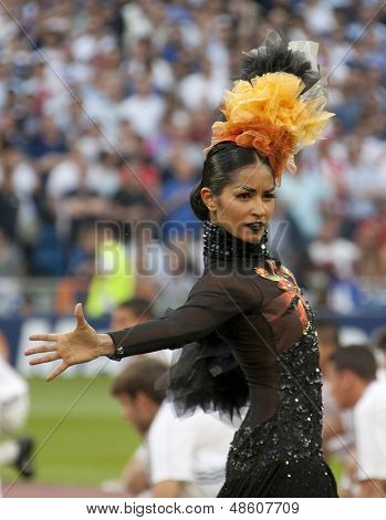 MADRID, SPANIEN. 22/05/2010. Dansere udfører før Champions League-finalen spillede i The Santiago