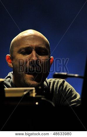 DJ Paul Kalkbrenner fra Berlin, Tyskland udfører live på scenen