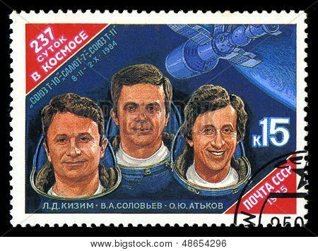ZSRR – ok. 1985: Znaczek wydrukowany w ZSRR, pokazuje portrety kosmonautów L. Kizim, V. Soloviov, O. Atkov