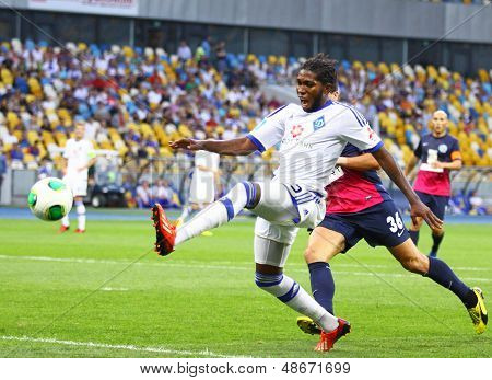 디나모 키예프의 Dieumerci Mbokani