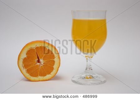 Oranžová