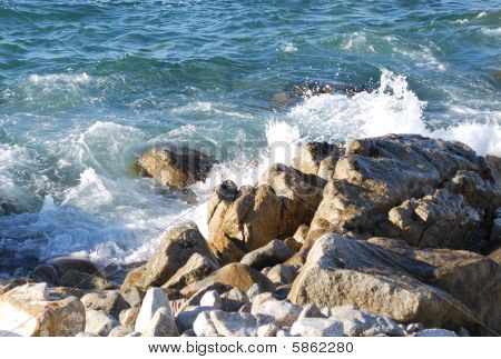 Olas rompiendo en el mar de Cortés