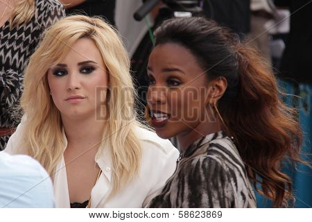 Demi Lovato, Kelly Rowland at 