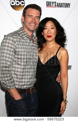 Scott Foley and Sandra Oh at the 