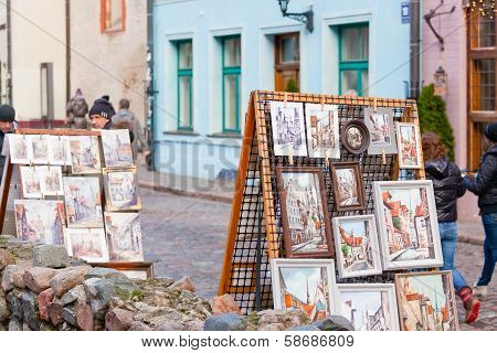 Pictures of sidewalk artists