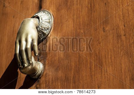 Misterious Knocker
