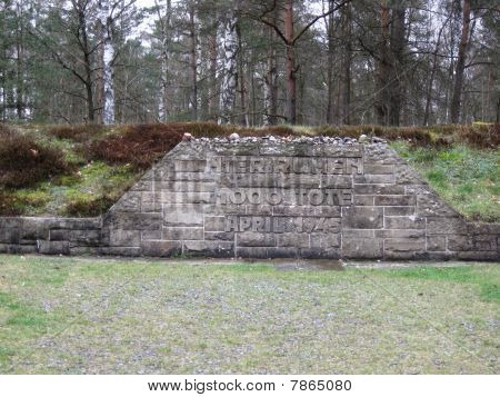 Monumento Bergen-Belsen