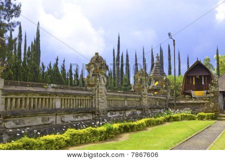 Templo no Lago Beratan BaliIndonesia