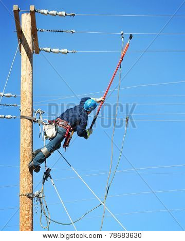 an electrical lineman student working on a pole at a lineman college