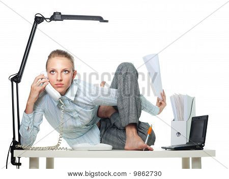 Fleksibel kvinde i Office