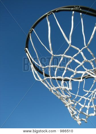 Neue Basketballkorb warten auf ein Spiel zu starten
