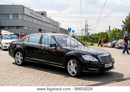 Mercedes-benz W221 S-class