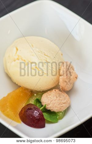 Fruit vanila ice cream in plate 