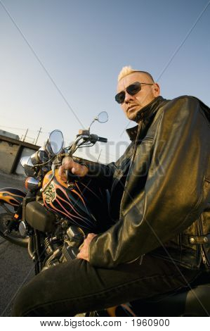 Motorfiets Punk met lederen jas