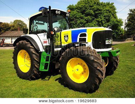Policyjny traktor.