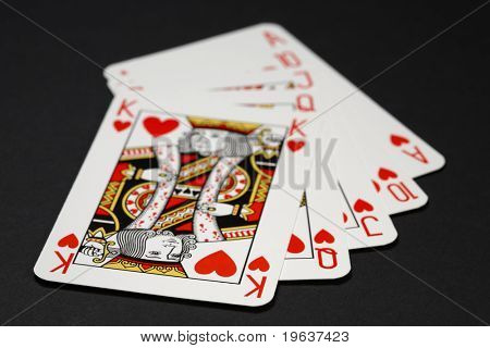 Royal Flush Poker-Kombination. Shallow Focus Tiefe auf den Vorderseiten der Karten