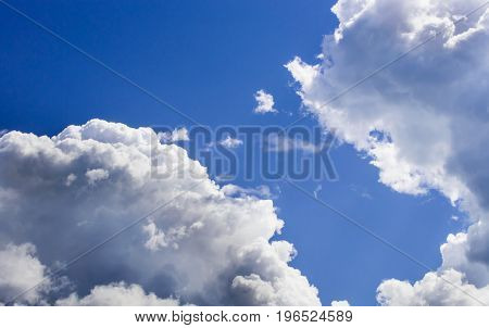 a big and fluffy cumulonimbus cloud in the blue sky.
