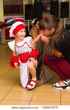 Alchevsk, Ukraine - July 23, 2017: School Cook For Children. Active Games With Children In The Form