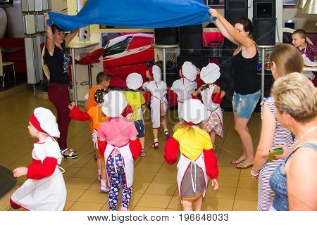 Alchevsk, Ukraine - July 23, 2017: School Cook For Children. Active Games With Children In The Form