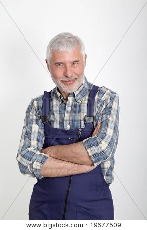 Ritratto di artigianale con braccia incrociate