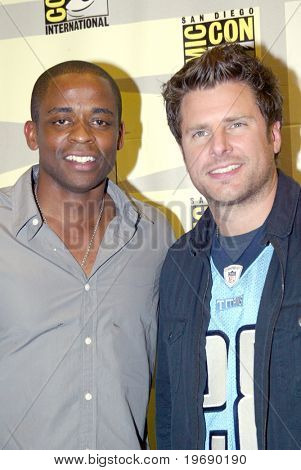 SAN DIEGO, CA - 22 luglio: Dule Hill e James Roday arrivano in sala stampa per 