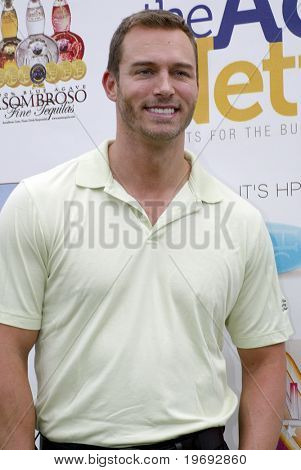 TARZANA, CA - 18. dubna: Eric Martsolf dorazí na 8 roční 