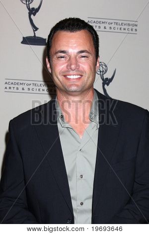 BEVERLY HILLS - 24 giugno: Matt Borlenghi arriva alla reception dell'Accademia TV per il 2010 diurna E