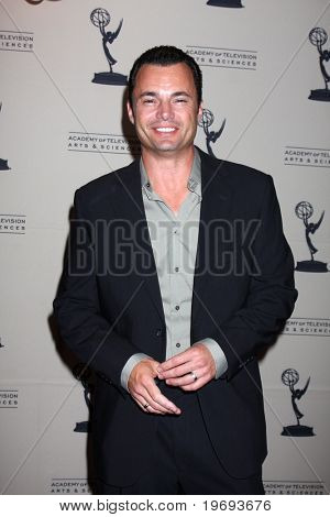 BEVERLY HILLS - 24 giugno: Matt Borlenghi arriva alla reception dell'Accademia TV per il 2010 diurna E