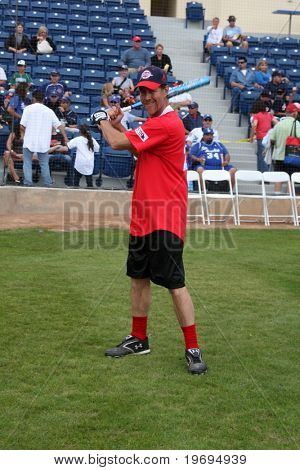MALIBU, CA - 10 lipca: James Denton w 2010 Steve Garvey lato Softball klasyczne Eddy D pola, Pe