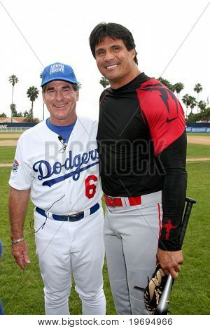 MALIBU, CA - 10 lipca: Steve Garvey & Jose Conseco w 2010 Classic lato Softball Steve Garvey E