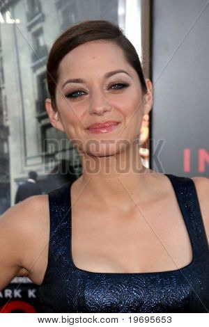 LOS ANGELES - 13 de julho: Marion Cotillard chegamos a estreia da criação Theate chinês de Grauman