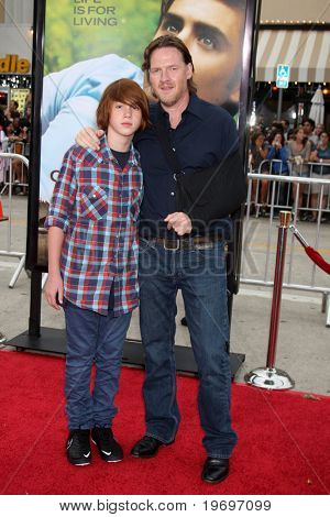 LOS ANGELES - 20 luglio: Donal Logue e figlio Finn arriva alla Premiere di 