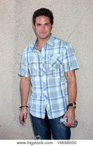 ลอสแองเจลิส - 24 jul: Brandon Barash ที่ Lunchen แฟนคลับของโรงพยาบาลทั่วไป 2010 ที่ร้อน Airtel