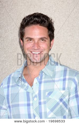 ลอสแองเจลิส - 24 jul: Brandon Barash ที่ Lunchen แฟนคลับของโรงพยาบาลทั่วไป 2010 ที่ร้อน Airtel