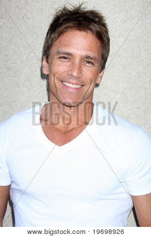 LOS ANGELES - 24 de julho: Scott Reeves no Lunchen de fã-clube de Hospital Geral de 2010 no Hotel Airtel 