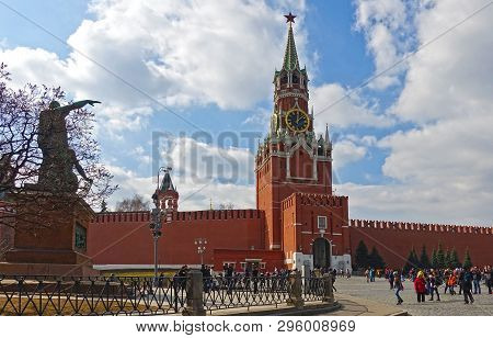 Moscow, Russia. April 14, 2019 Red Square In Moscow. View Of The Kremlins Spasskaya Tower