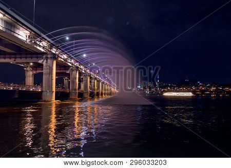 Seoul, South Korea ,september 12, 2015: Banpo Bridge Fountain At Night