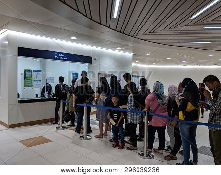 Jakarta, Indonesia - April 7, 2019: Crowd Of People Standing In Line To Buy Ticket Fare Of Mrt Jakar