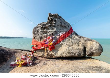 Songkhla, Thailand, Feb. 5,2019 : Decorated Rock On The Beach Of Khao Kao Seng In Songkhla, Thailand